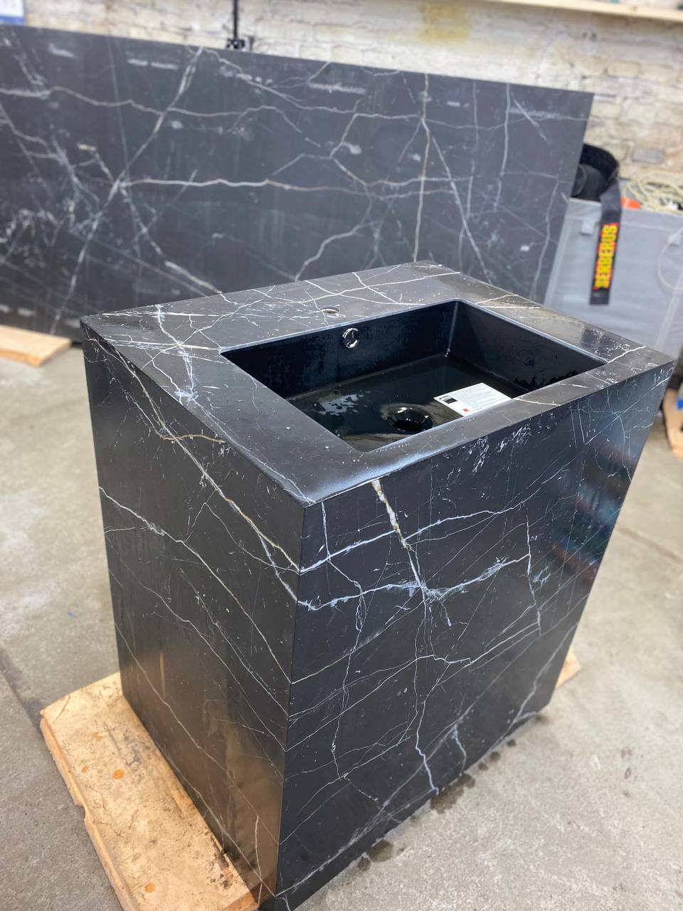 Тумбы и комоды